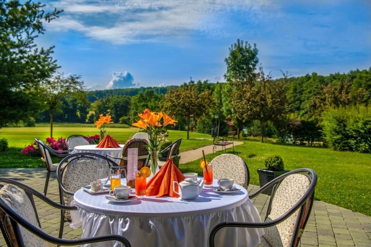 Hotel Forest Hills Zirc Esterno foto