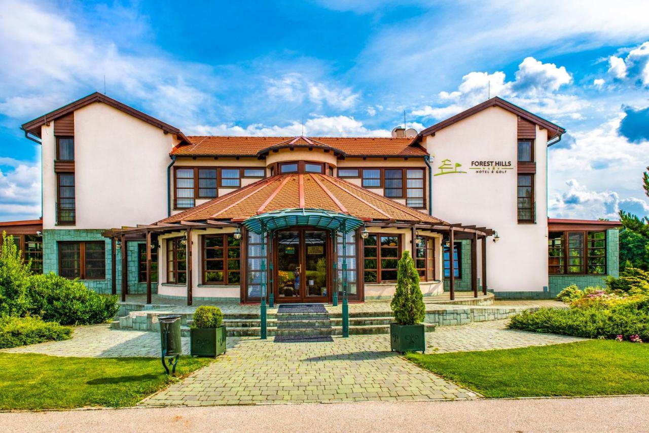 Hotel Forest Hills Zirc Esterno foto