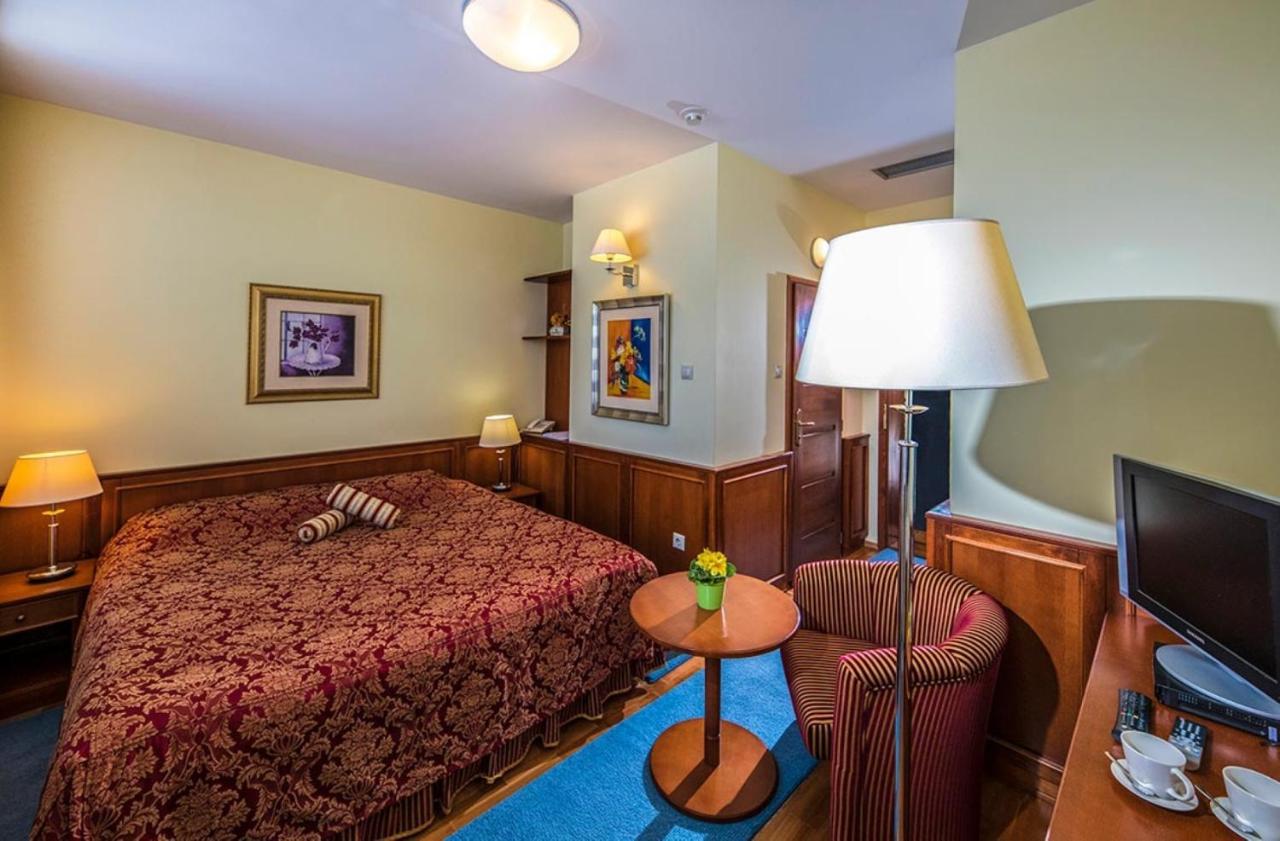 Hotel Forest Hills Zirc Esterno foto