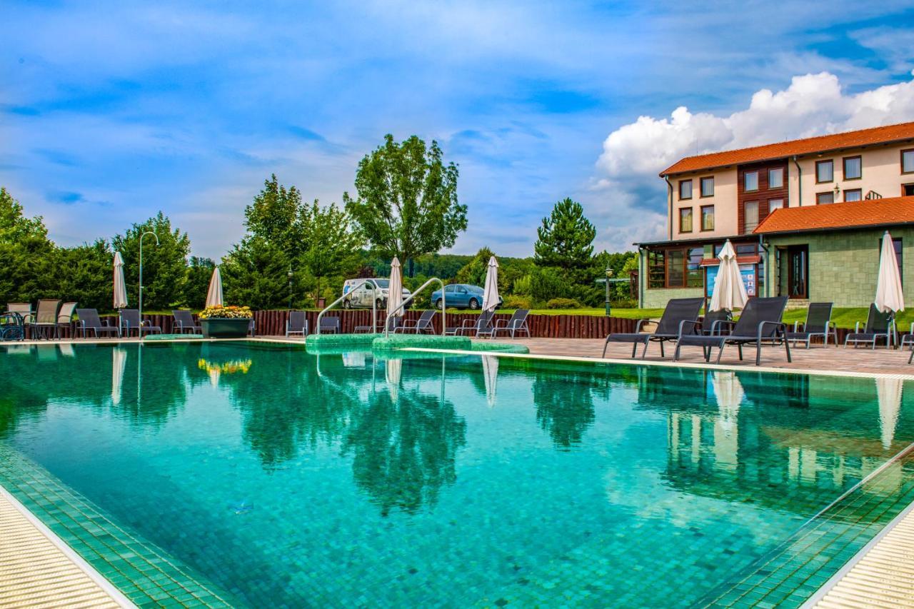 Hotel Forest Hills Zirc Esterno foto