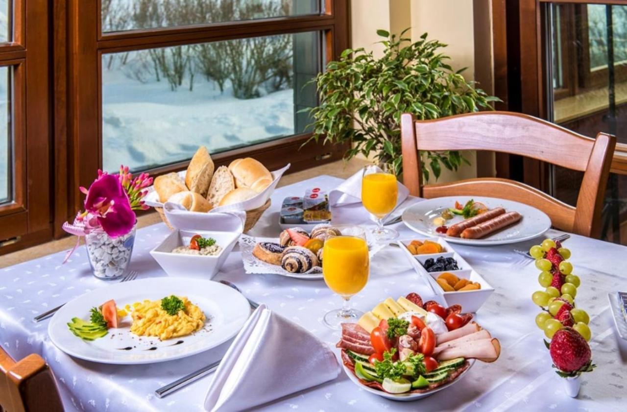 Hotel Forest Hills Zirc Esterno foto