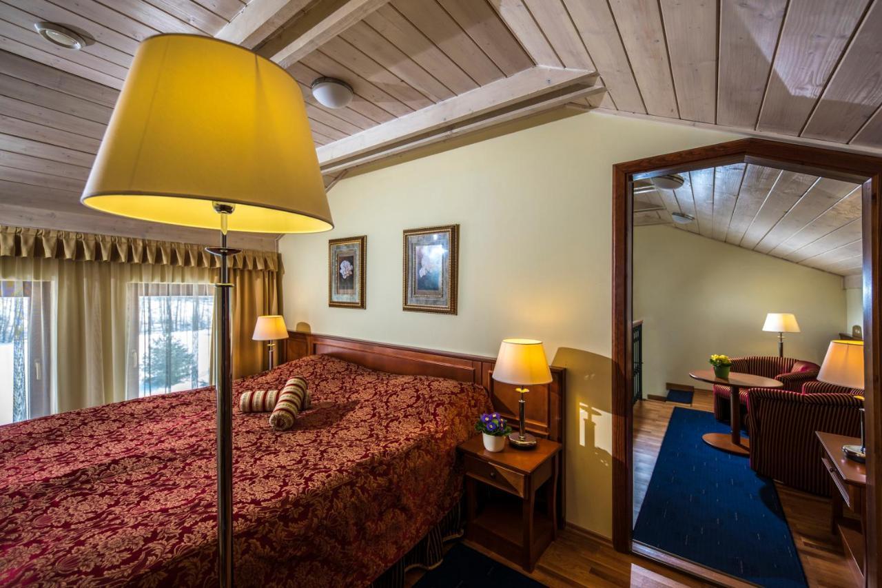 Hotel Forest Hills Zirc Esterno foto