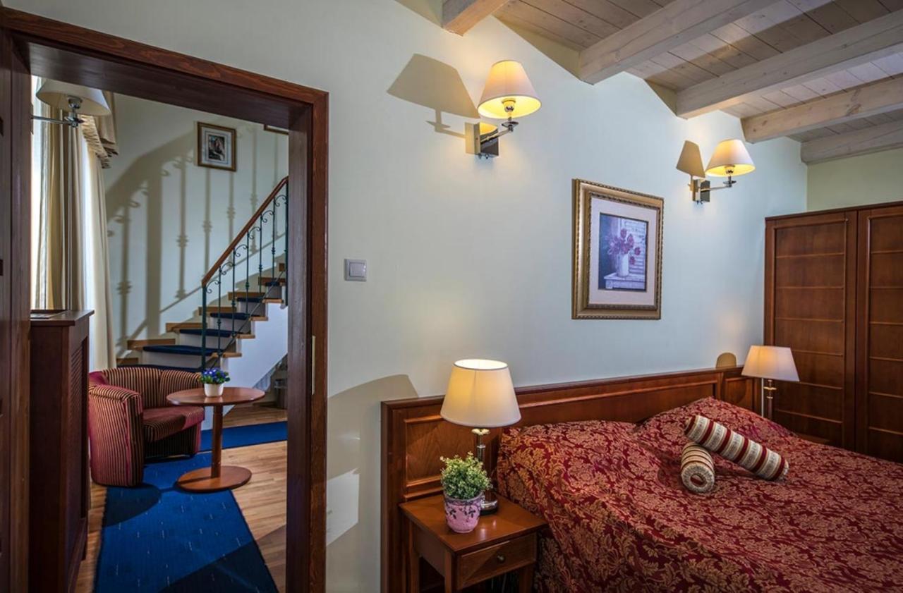 Hotel Forest Hills Zirc Esterno foto