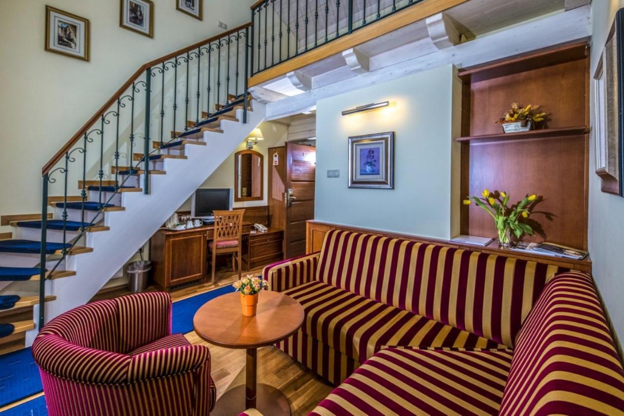 Hotel Forest Hills Zirc Esterno foto