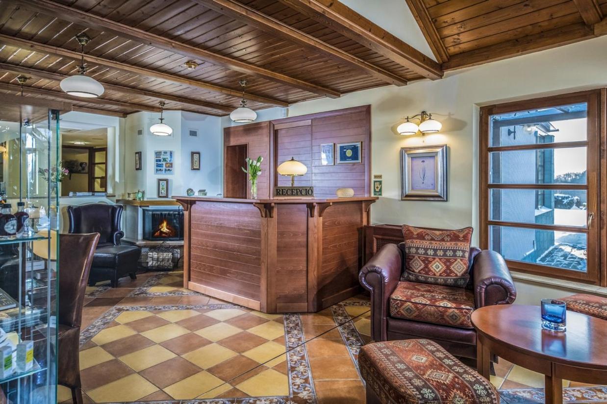 Hotel Forest Hills Zirc Esterno foto