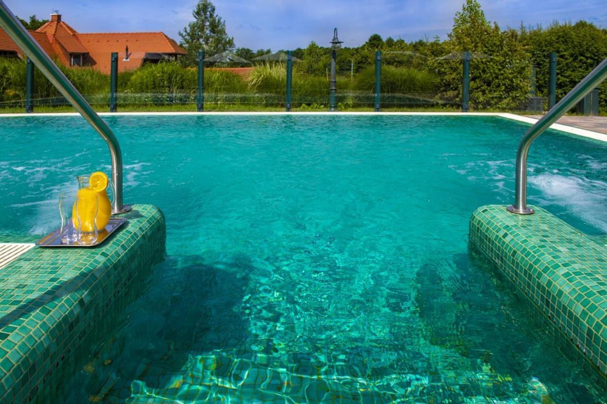 Hotel Forest Hills Zirc Esterno foto