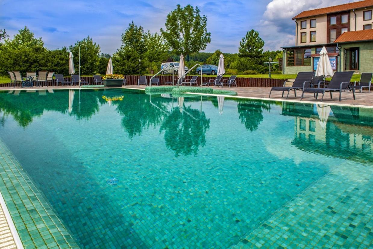 Hotel Forest Hills Zirc Esterno foto